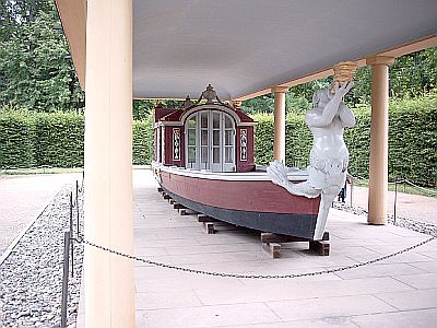 Ausflugsboot des alten Adels im Pillnitzer Schlosspark